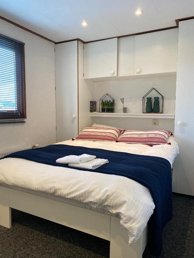 Hotel C'Est La Vie Houseboat Nederhorst den Berg Exterior foto