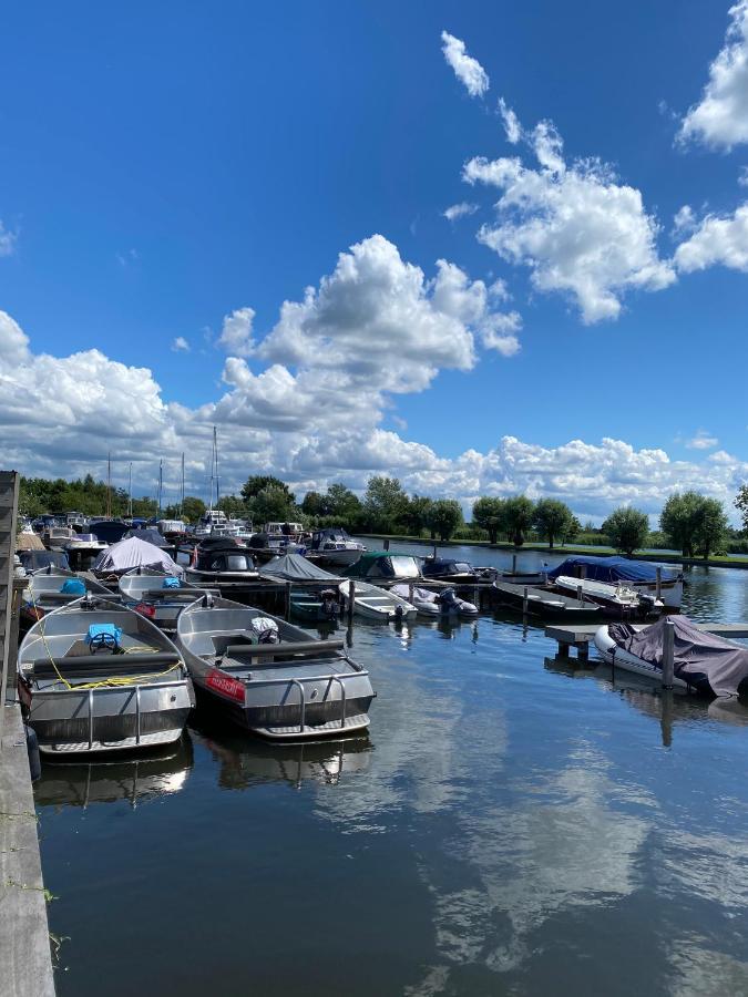 Hotel C'Est La Vie Houseboat Nederhorst den Berg Exterior foto